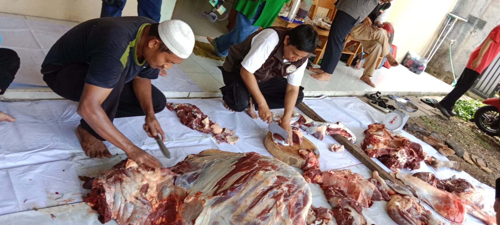 potong-hewan-kurban-hewan-qurban-qurban-sapi-qurban-kambing-idul-adha-1443h-yayasan-sosial-1